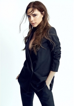 Виктория Бекхэм снялась в изысканной фотосессии для корейского Vogue (Фото)