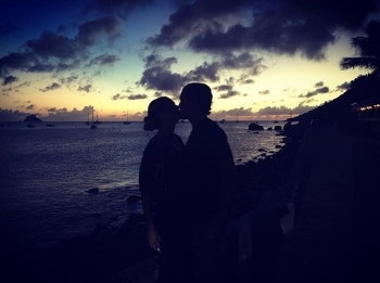 Поцелуй на закате: Хайди Клум позирует с возлюбленным Вито Шнабелем (Фото)