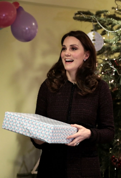 Добрая фея: Кейт Миддлтон задарила детей подарками накануне Рождества