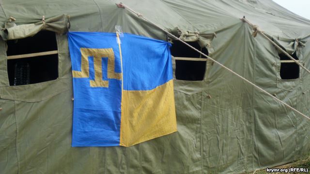 5 день блокады Крыма: палатки, подготовка к зиме и сцена (ФОТО)