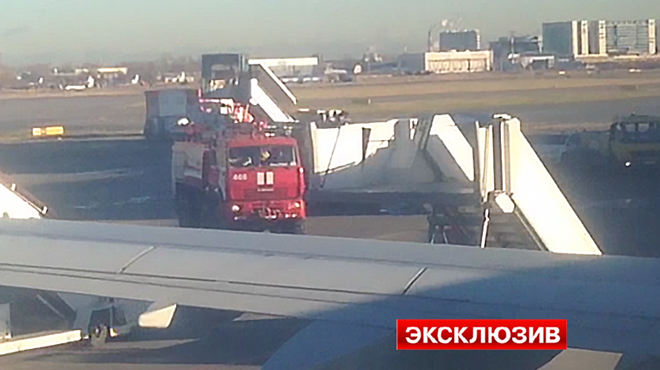 Из самолета Когалымавиа в Пулково эвакуируют рейс в Шарм-эль-Шейх