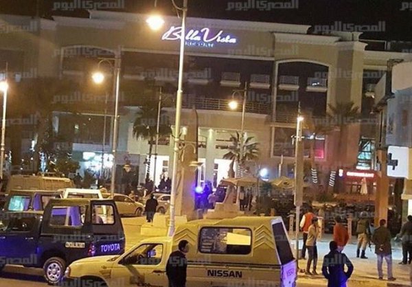Трое туристов погибли в результате нападения на отель в Египте (ФОТО)