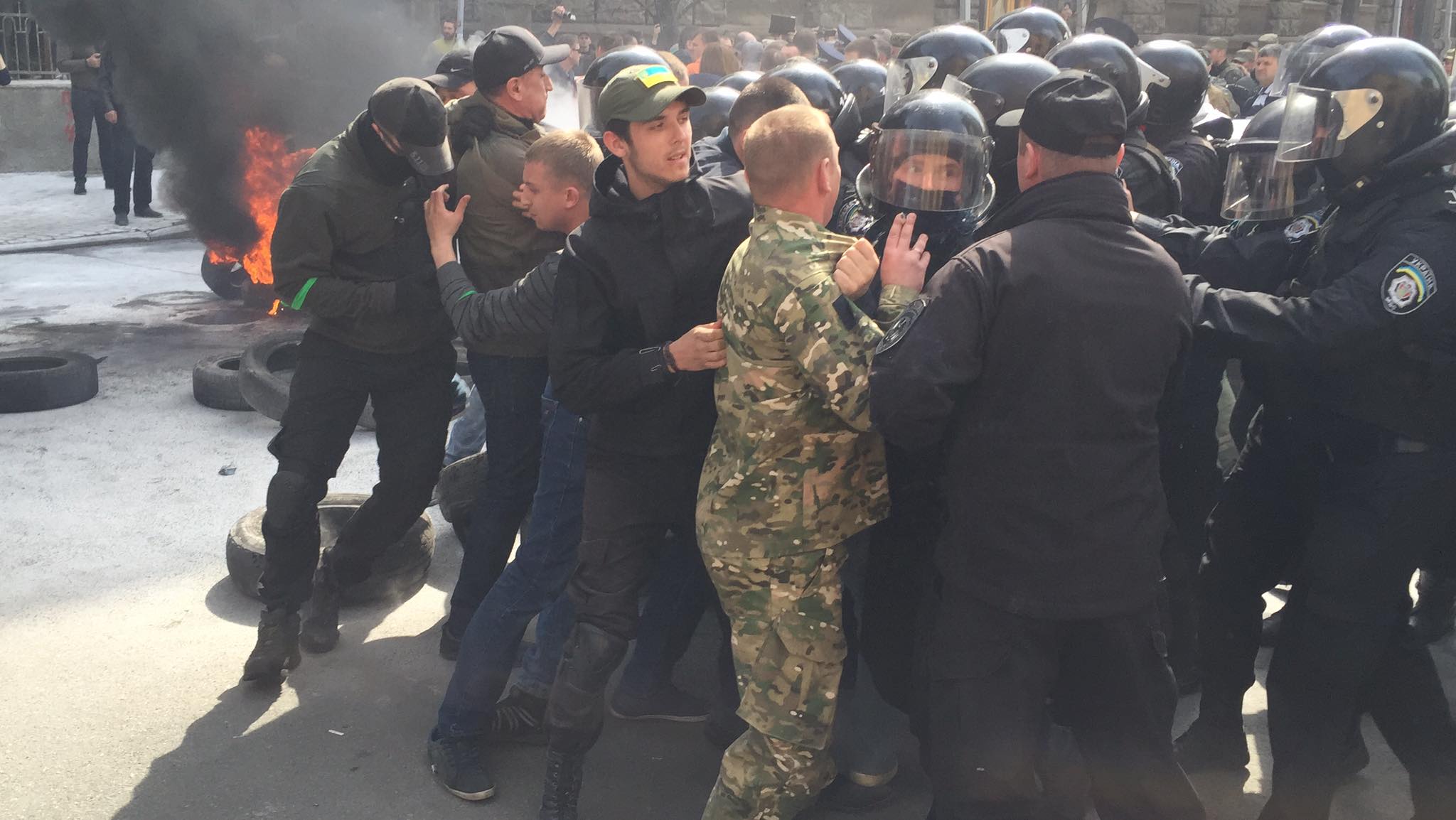 Зачем жгут покрышки на митингах