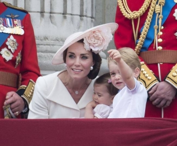 Дебютный выход: принцесса Шарлотта впервые появилась на публике (Фото)