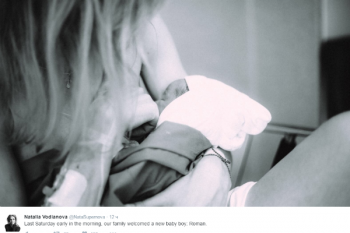 Наталья Водянова поделилась снимком новорожденного сына Романа (фото)