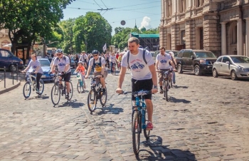Жених Тони Матвиенко Арсен Мирзоян провел велопробег ради онкобольных детей Львова (Фото)