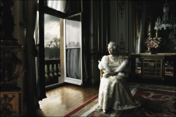 Королева Елизавета II снялась для обложки глянца (Фото)