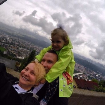 Звезда сериала "Интерны" отдыхает с дочерью в Европе (фото)
