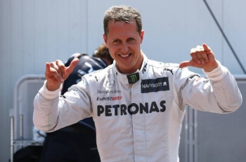 Официально: знаменитый автогонщик Михаэль Шумахер идет на поправку (Фото)