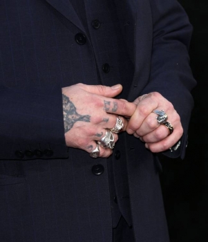 Страшен в гневе: Эмбер Херд заявила, что Джонни Депп во время ссоры отрезал себе кусочек пальца (Фото)