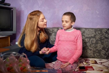 Объятия и слезы счастья: Тина Кароль осуществила мечту онкобольной девочки (Фото)