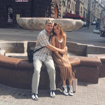 Как подруги: Надежда Дорофеева показала свою молодую маму (фото)