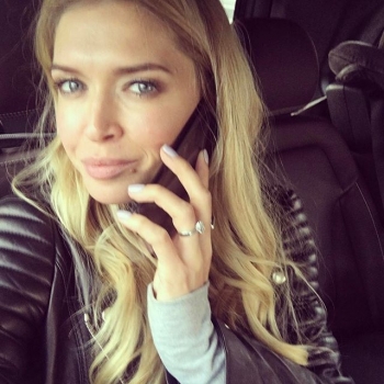 Утреннее селфи: Вера Брежнева сфотографировалась без макияжа (фото)