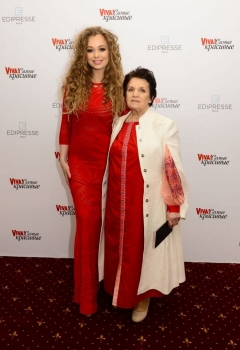 Viva! Самые красивые-2017: Яна Соломко и ее бабушка на красной дорожке (Фото)