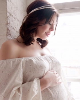 Беременная Анастасия Стоцкая снялась в нежной фотосессии в вышиванке (фото)