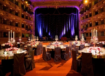 Сальма Хайек показала редкие снимки со своей свадьбы (фото)