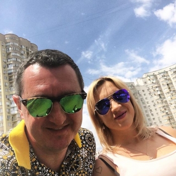 Многодетный отец: Дядя Жора засыпал сеть снимками с новорожденной дочерью (фото)