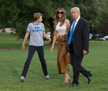Мелания Трамп с сыном Барроном наконец переехали в Белый дом (Фото)