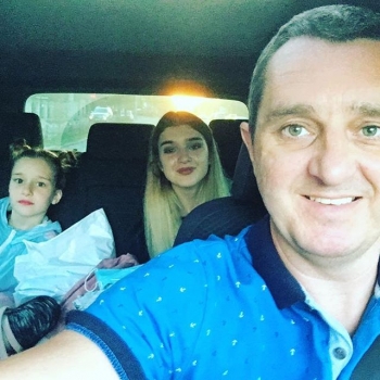 Многодетный отец: Дядя Жора засыпал сеть снимками с новорожденной дочерью (фото)