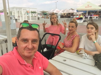 Многодетный отец: Дядя Жора засыпал сеть снимками с новорожденной дочерью (фото)