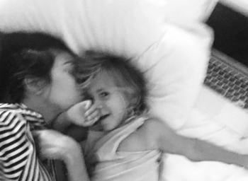Самая счастливая мама: Кортни Кардашьян засыпала сеть фото с детьми (Фото)