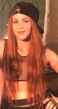 Фотофакт: Шакира перекрасила волосы в рыжий цвет (Фото)