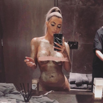 Такого мы давно не видели: голая Ким Кардашьян делает селфи в зеркале (Фото)