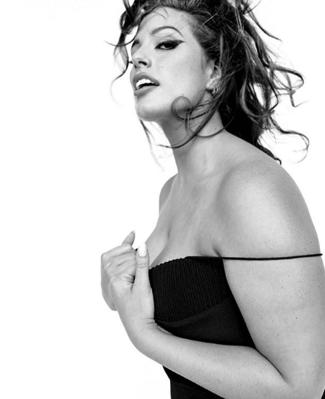 Пышнотелая Эшли Грэм снялась в откровенной фотосессии для Vogue