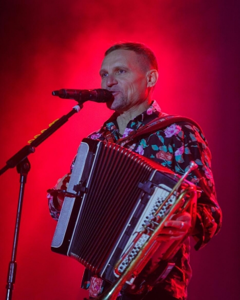 Папины копии: Олег Скрипка впервые опубликовал фото с дочками