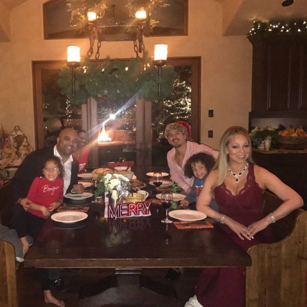 С Санта-Клаусом и в кругу семьи: Синди Кроуфрд, Мадонна, Ева Лонгория, Блейк Лайвли и другие отпраздновали Рождество
