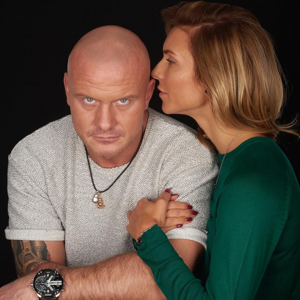 Вячеслав Узелков растрогал нежными словами в 18-ю годовщину свадьбы: "Жена - мой ангел хранитель!"