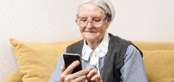Как научить бабушку пользоваться смартфоном?