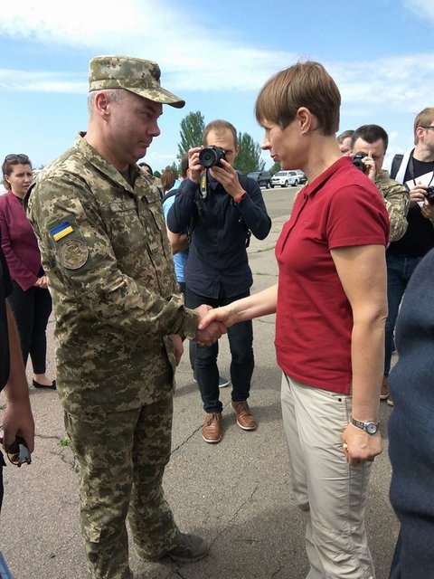 Президент Эстонии прибыла на Донбасс: опубликованы фото