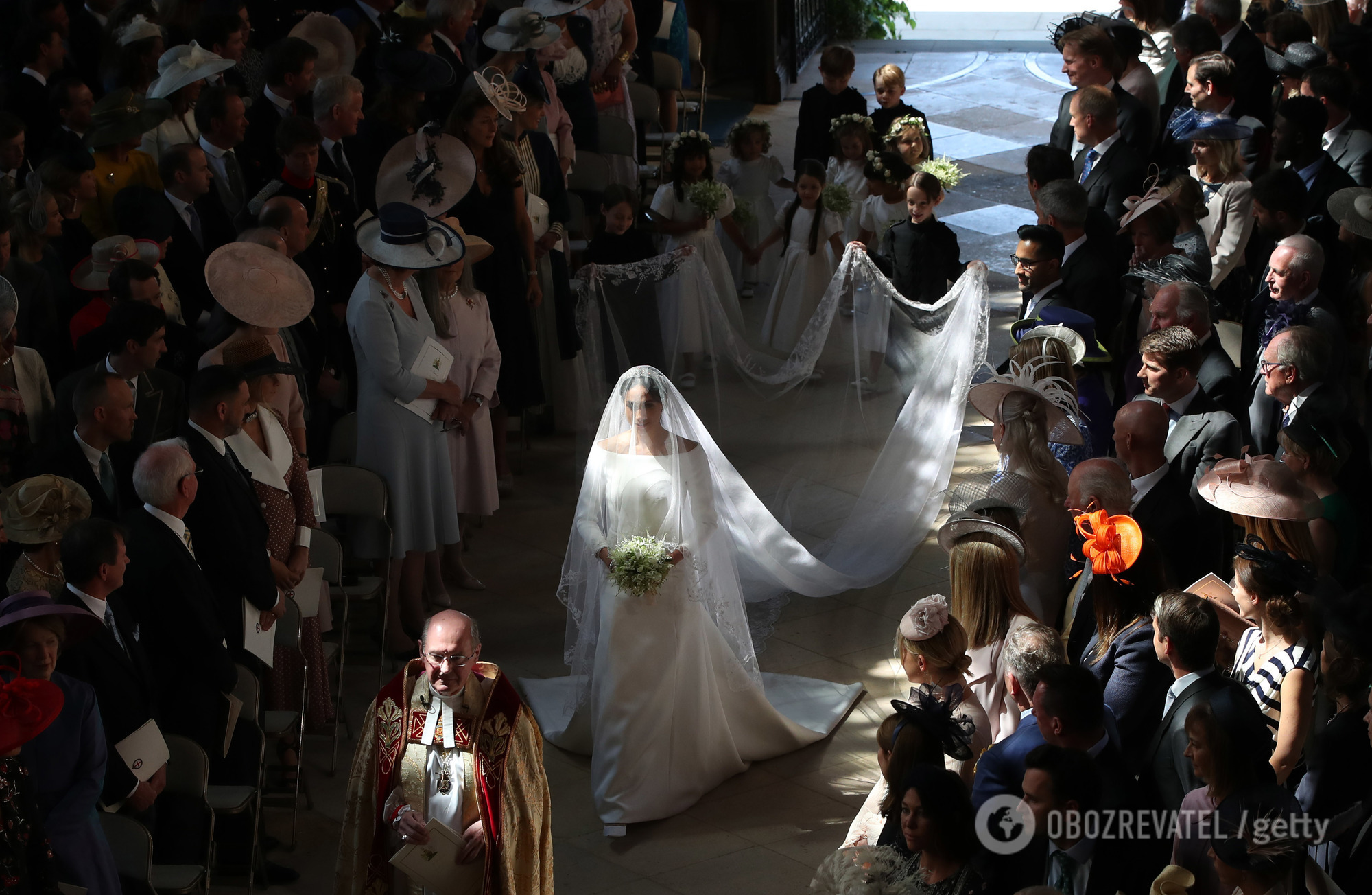 Модная битва: сравниваем свадебные наряды Кейт Миддлтон и Меган Маркл