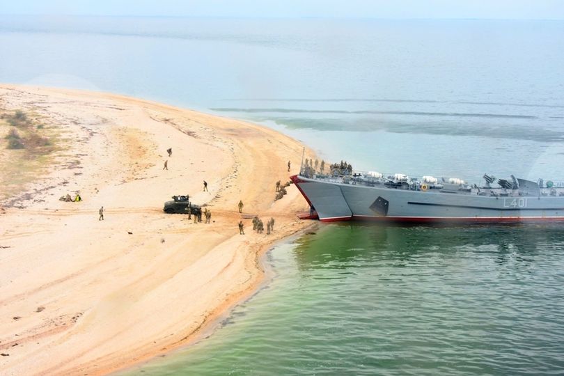 Казацкая воля-2018: воздушный и морской десант высадились на остров в Херсонской области