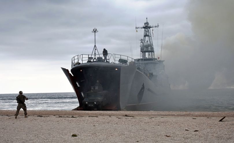 Казацкая воля-2018: воздушный и морской десант высадились на остров в Херсонской области