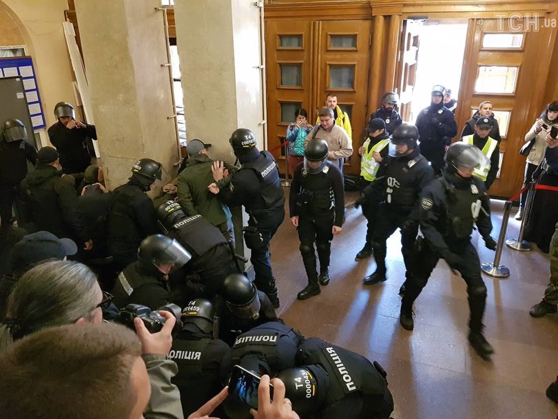 Нападение на депутата Гусовского в Киевсовете: полиция задержала 19 человек