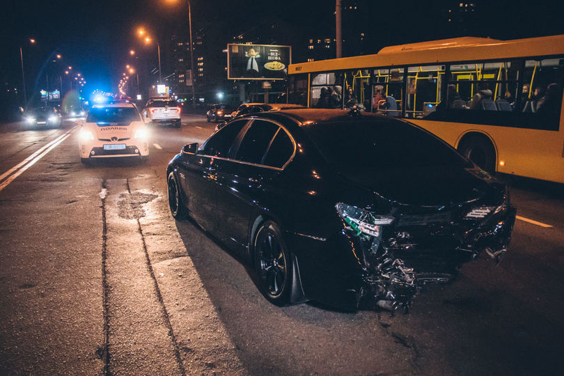 В Киеве нетрезвый водитель устроил тройное ДТП, есть пострадавший