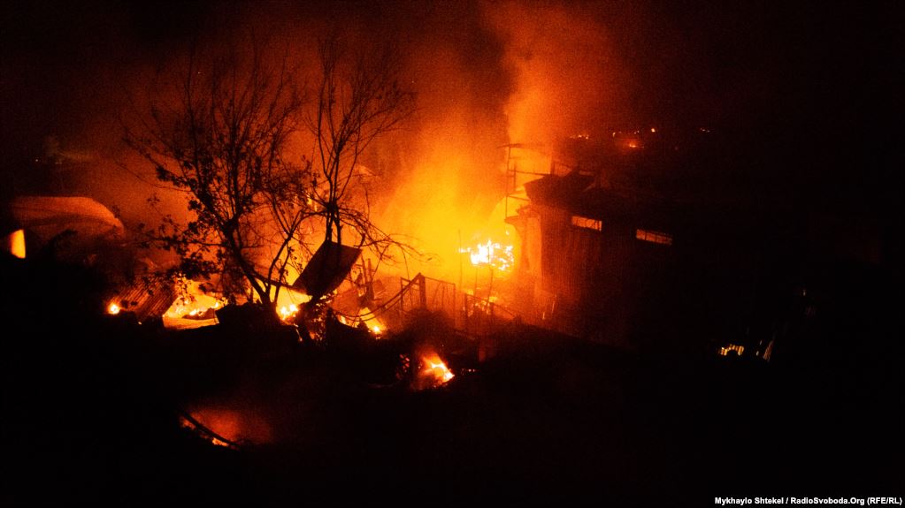 В Одессе на побережье сгорели 16 пляжных домиков 