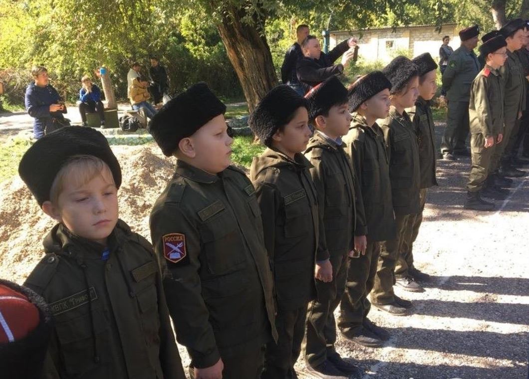 В оккупированном Крыму к агитации российской армии привлекают детей - фото 