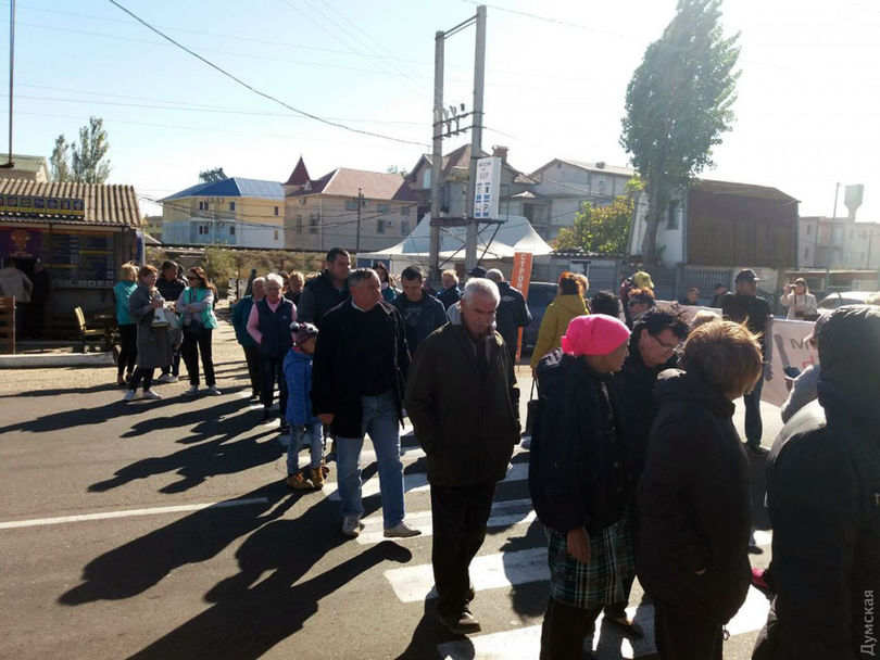 Жители курортной Затоки перекрыли трассу в знак протеста против застройки побережья 