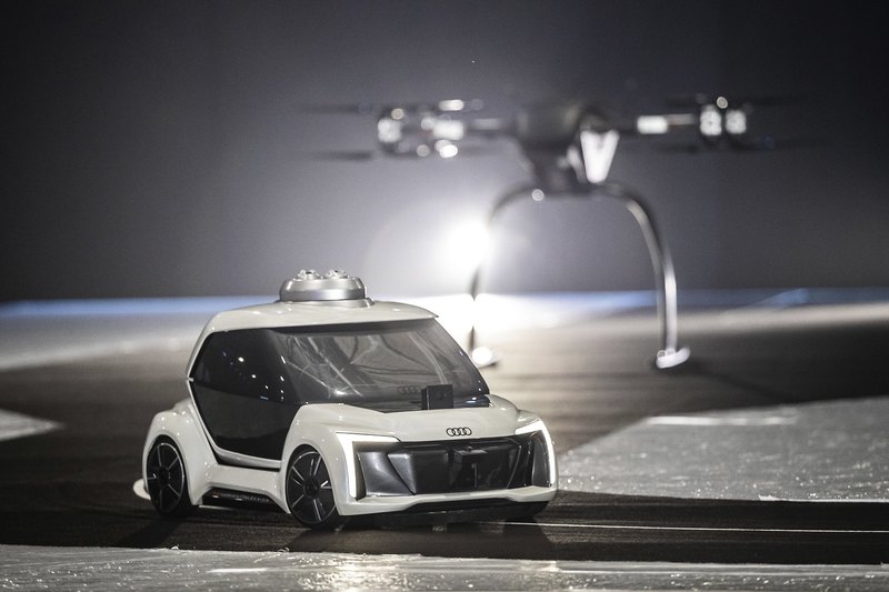 Автономное лётно-дорожное такси испытали публично 