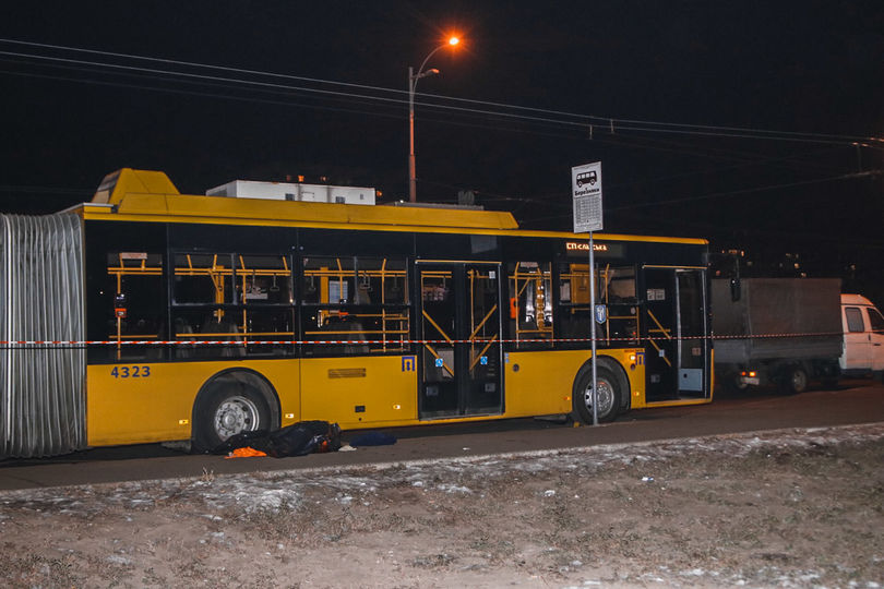 В Киеве троллейбус насмерть сбил мужчину