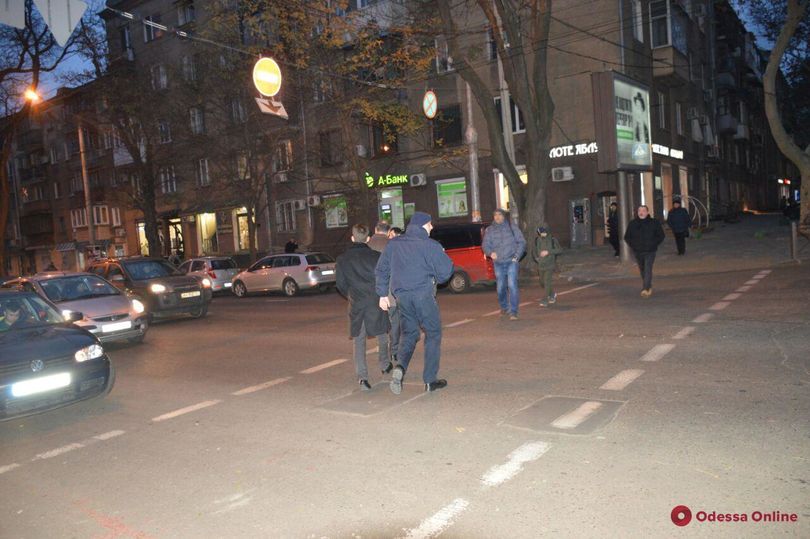 Яичная атака на Гриценко: в результате стычки с титушками пострадал один человек
