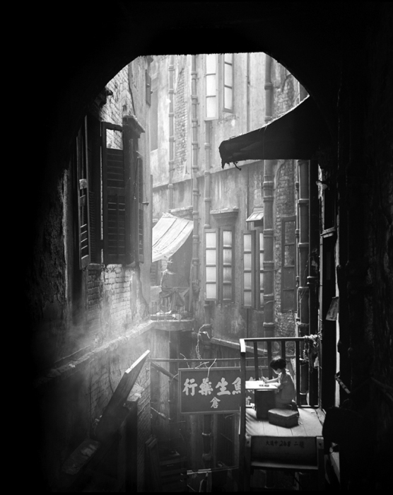 Старый Гонконг: Таинственные чёрно-белые снимки из жизни города и людей