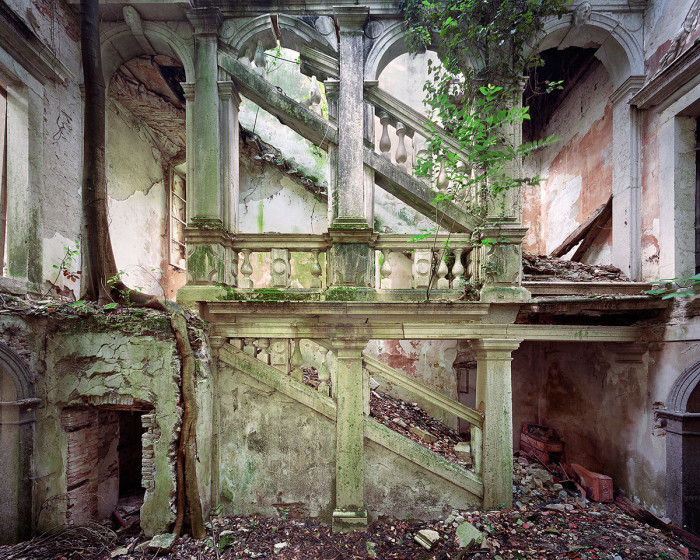 Пронзительные фотографии заброшенных особняков в Италии: Следы ушедшей эпохи