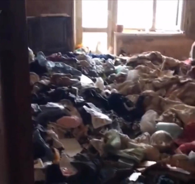 В Москве спасена 5-летняя «девочка-маугли», жившая одна в заполненной мусором квартире