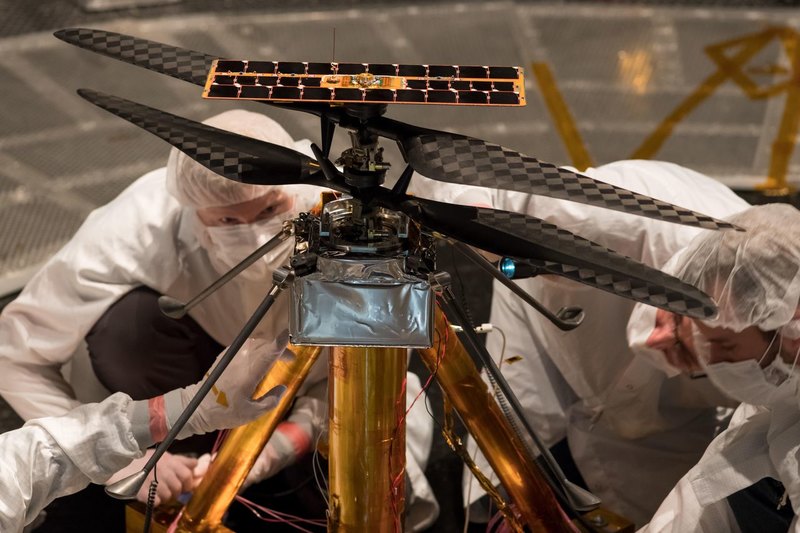 Вертолет NASA впервые взлетел в марсианских условиях 