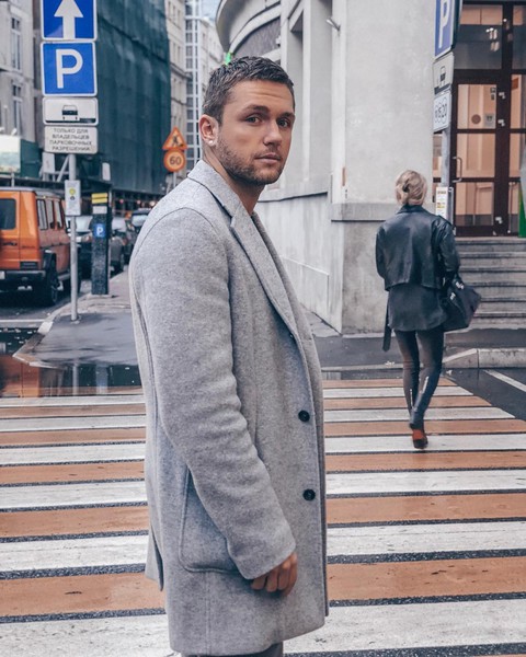 «Я мало когда был без отношений. Возможно, это страх остаться наедине с собой, а на самом деле мне нужно одиночество»: Влад Соколовский о жизни после развода