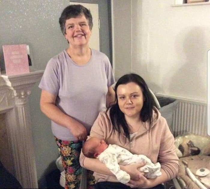 55-летняя женщина родила собственного внука ради дочери